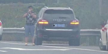 应急车道吃瓜群众,交通安全与公共秩序的反思